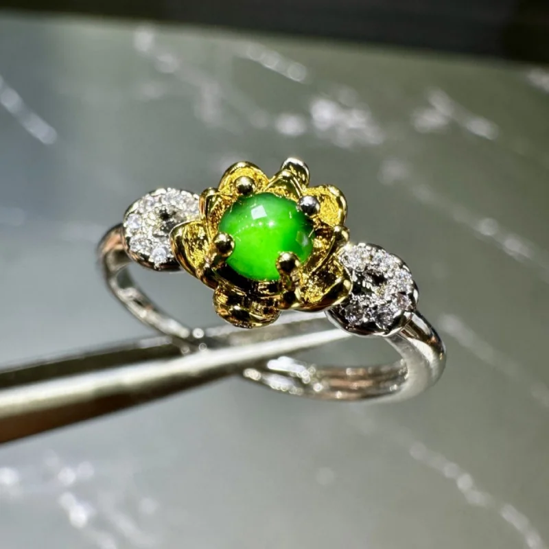 Women's egg-shaped ring made of natural A-grade jadeite, ice-clear and bright green, new Chinese style, popular on live broadcas
Women's egg-shaped ring made of natural A-grade jadeite, ice-clear and bright green, new Chinese style, popular on live broadcas