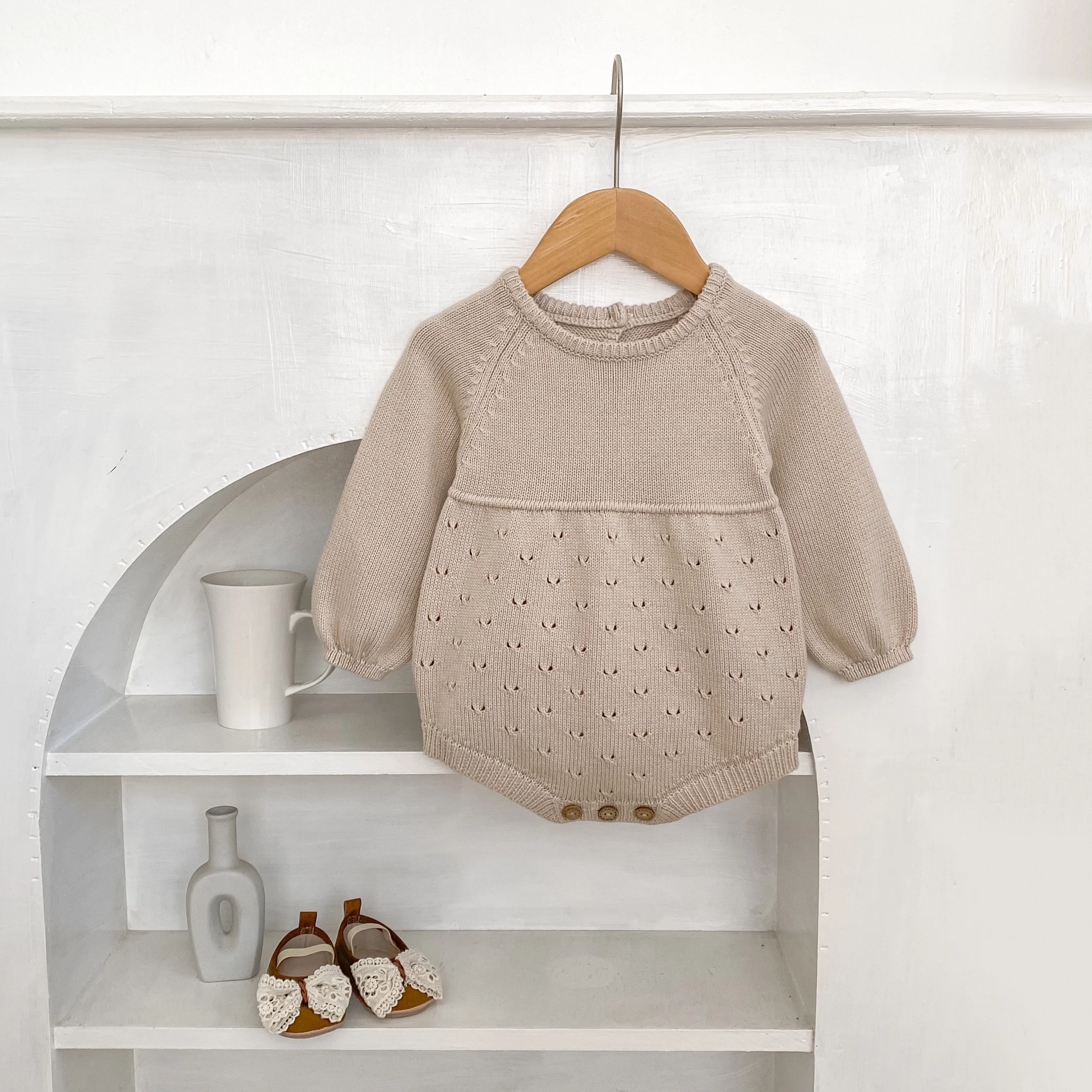New autumn baby clothing: 0-3 year old girls' long sleeved hollow knitted jumpsuit, casual and versatile girls' jumpsuit
New autumn baby clothing: 0-3 year old girls' long sleeved hollow knitted jumpsuit, casual and versatile girls' jumpsuit