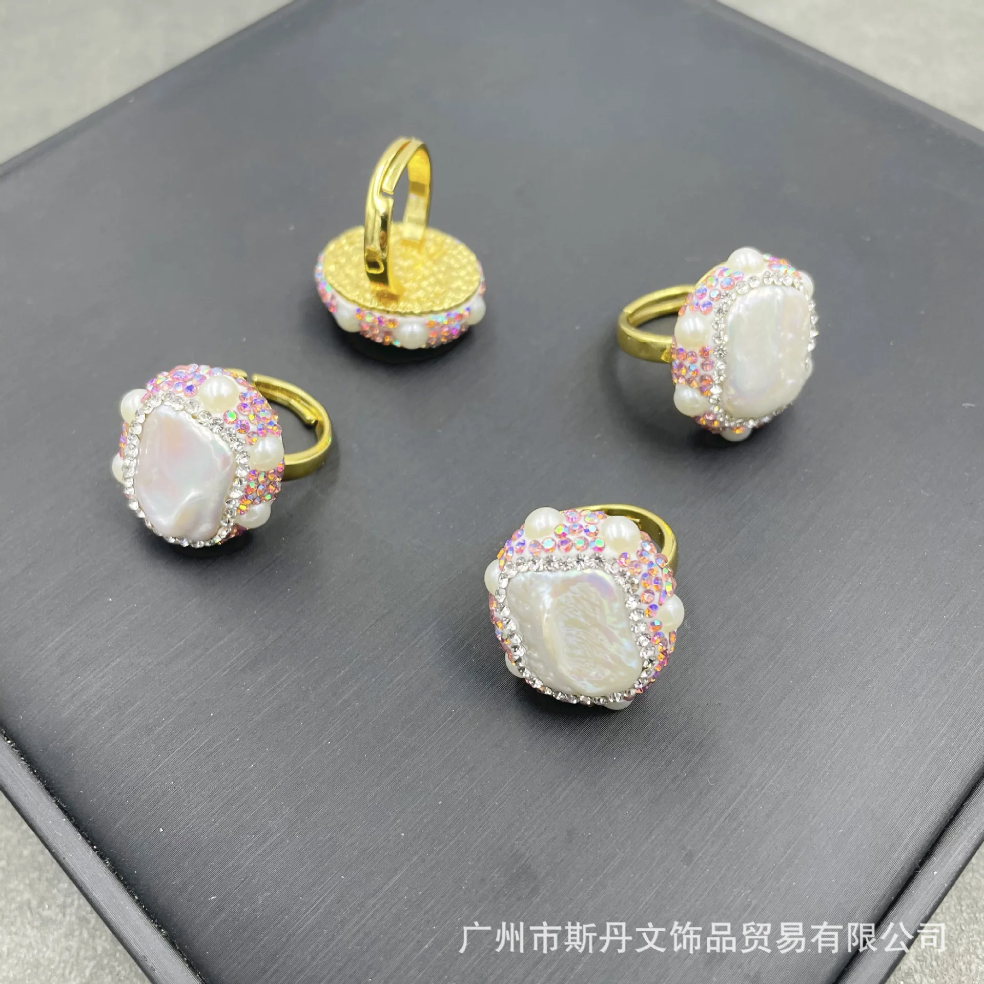 Natural Baroque special-shaped freshwater pearls, personalized rough stone light luxury jewelry, handmade crystal ring ring.
Natural Baroque special-shaped freshwater pearls, personalized rough stone light luxury jewelry, handmade crystal ring ring.