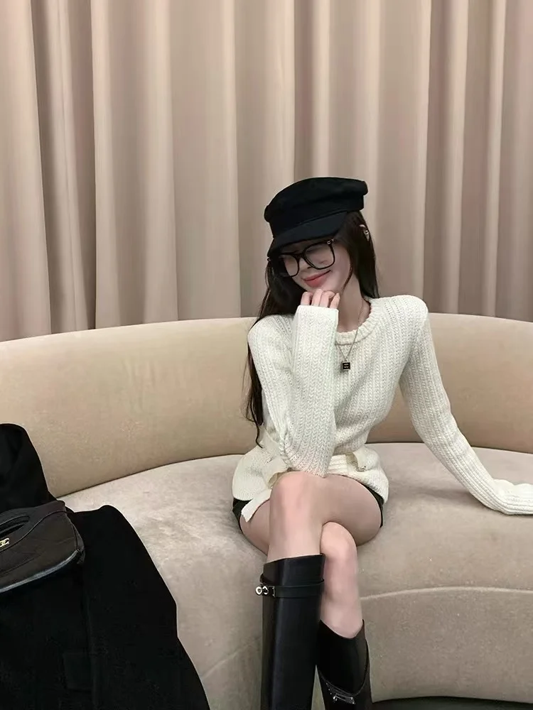 Women's Elegant Lace Up Sweater Autumn Winter 2024 New Soft Loose Round Neck Long Sleeved Pullovers Knitted Top Knitwear N483
Women's Elegant Lace Up Sweater Autumn Winter 2024 New Soft Loose Round Neck Long Sleeved Pullovers Knitted Top Knitwear N483