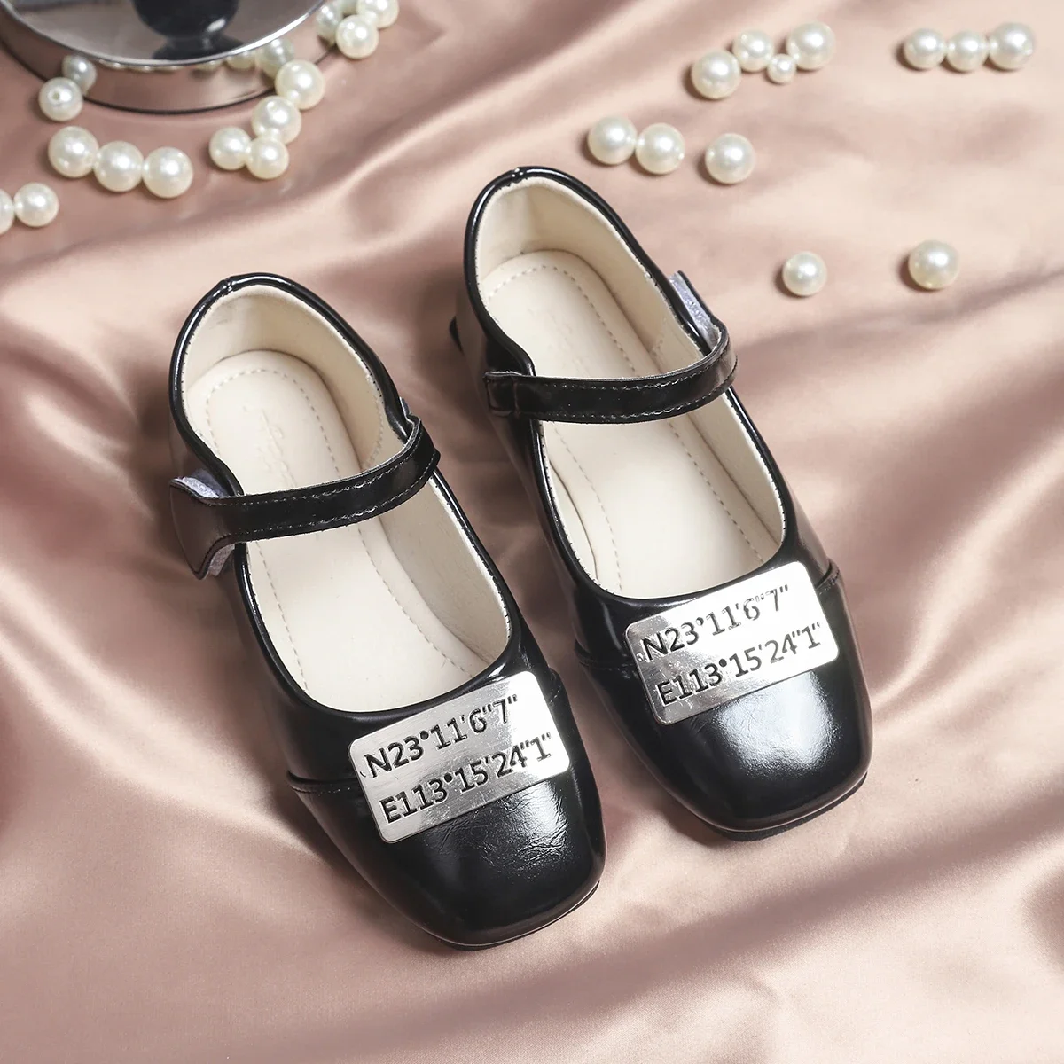Kids Flats Soft Sole Classic Girls Leather Shoes Hook&loop Metal Decoration 2025 Spring Autumn Children Princess Shoes Non-slip
Kids Flats Soft Sole Classic Girls Leather Shoes Hook&loop Metal Decoration 2025 Spring Autumn Children Princess Shoes Non-slip