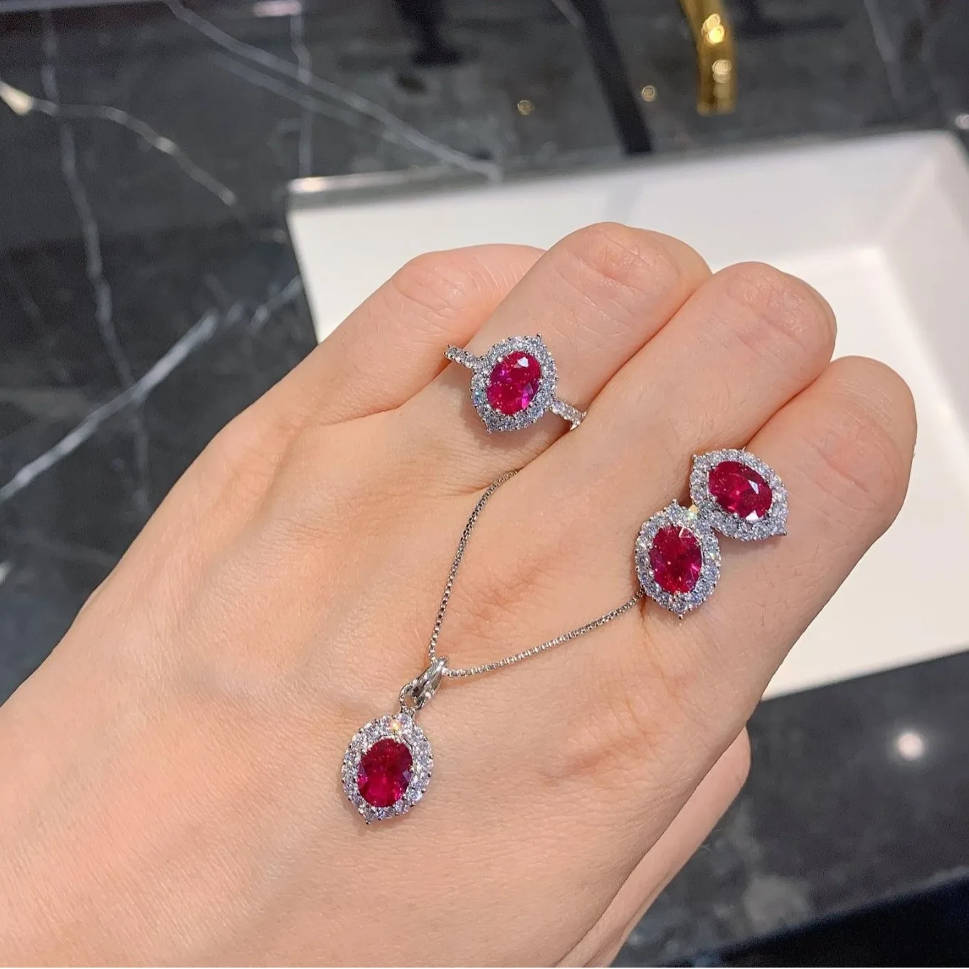 European and American red corundum retro ring pendant necklace women's jewelry set
European and American red corundum retro ring pendant necklace women's jewelry set