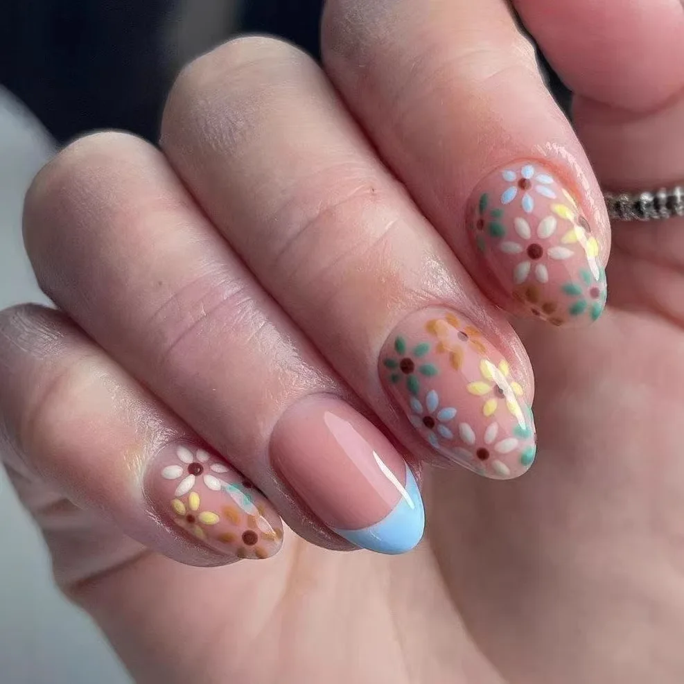 24Pcs Short Round Head Fake Nails Press on Blue Edge French Design Full Cover Nails Tips Colorful Flower Detachable False Nails
24Pcs Short Round Head Fake Nails Press on Blue Edge French Design Full Cover Nails Tips Colorful Flower Detachable False Nails