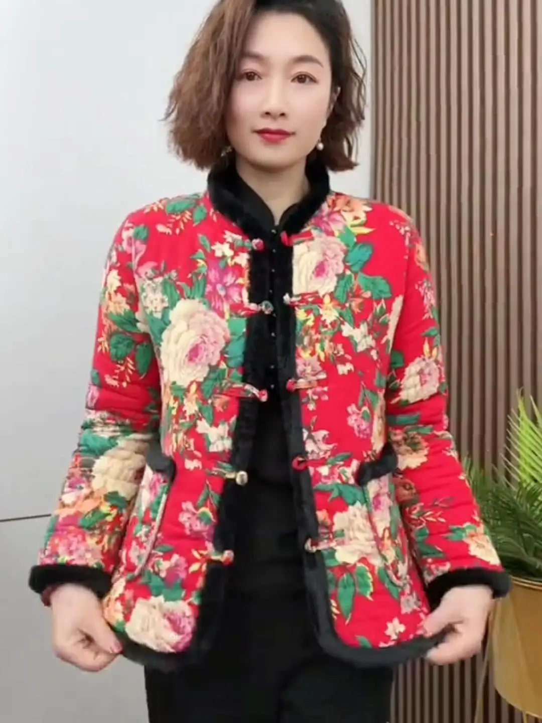 Fashion Dongbei Plush Lined Thickened Coat for Mums | New Ethnic Winter Wear Chinese Tang Warm Jacket
Fashion Dongbei Plush Lined Thickened Coat for Mums | New Ethnic Winter Wear Chinese Tang Warm Jacket