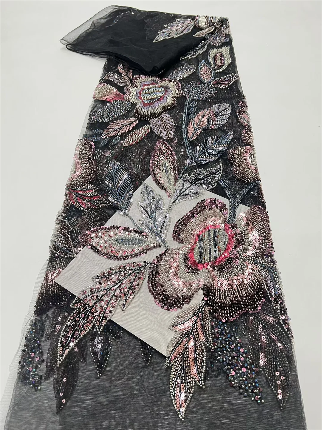 Высококачественная нигерийская кружевная ткань с бисером и пайетками, африканский французский тюль для пошива роскошных свадебных платьев 2026
Высококачественная нигерийская кружевная ткань с бисером и пайетками, африканский французский тюль для пошива роскошных свадебных платьев 2026