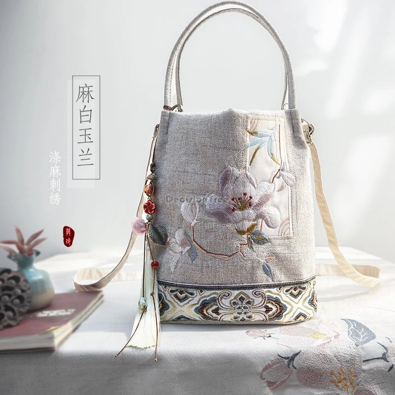 2026 chinese improved traditional retro style hanfu accessory bag embroidery flower elegant women small handbag crossbody bag
2026 chinese improved traditional retro style hanfu accessory bag embroidery flower elegant women small handbag crossbody bag