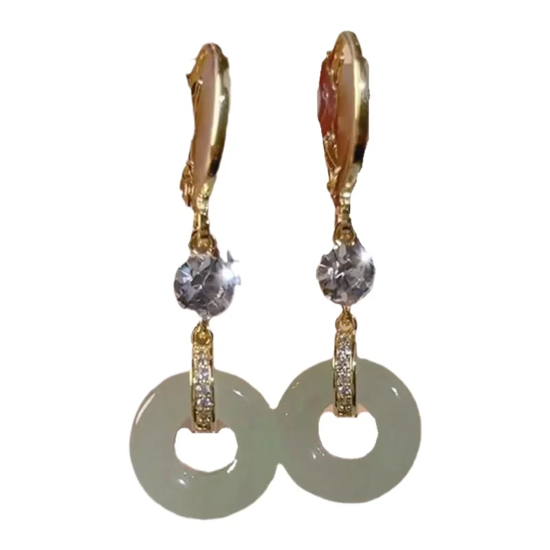 Antique safety buckle imitation jade earrings temperament long versatile ear buckle retro court light luxury earrings
Antique safety buckle imitation jade earrings temperament long versatile ear buckle retro court light luxury earrings