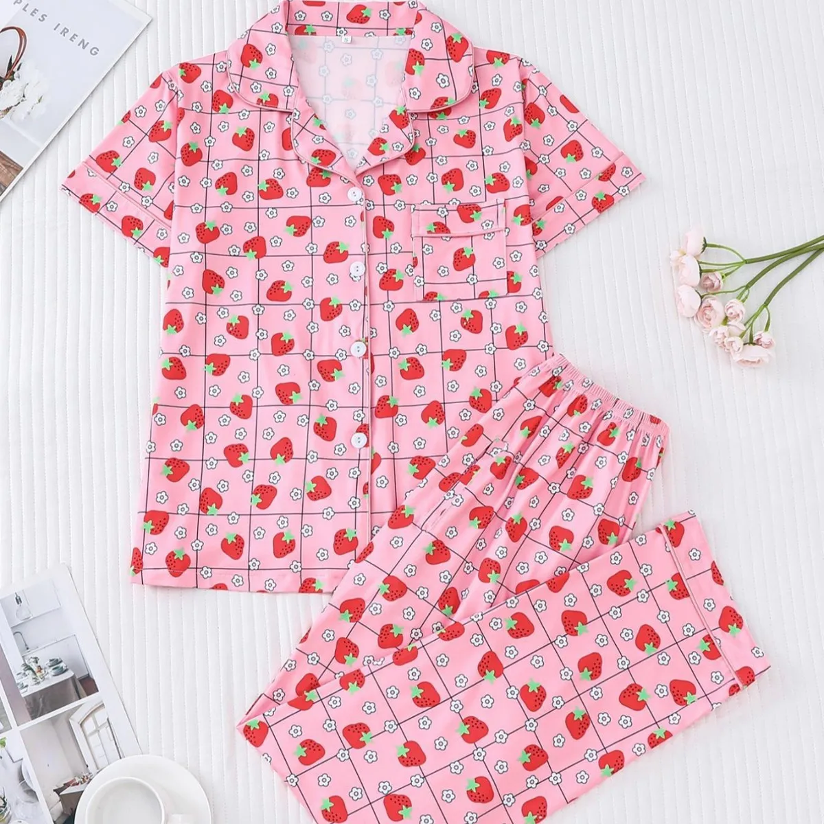 Pink Strawberry Flower Print European American Women's Pajamas Set Cardigan Lapel Short-sleeved Trousers 2PCS Set
Pink Strawberry Flower Print European American Women's Pajamas Set Cardigan Lapel Short-sleeved Trousers 2PCS Set