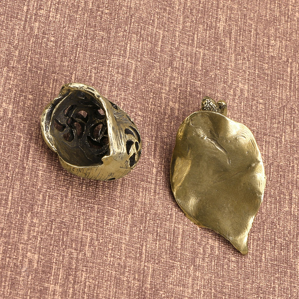 Retro Brass Craft Metal Censer Fine Texture Lightweight Compact Portable Holder Home Decor Desktop Adornment Decorative
Retro Brass Craft Metal Censer Fine Texture Lightweight Compact Portable Holder Home Decor Desktop Adornment Decorative