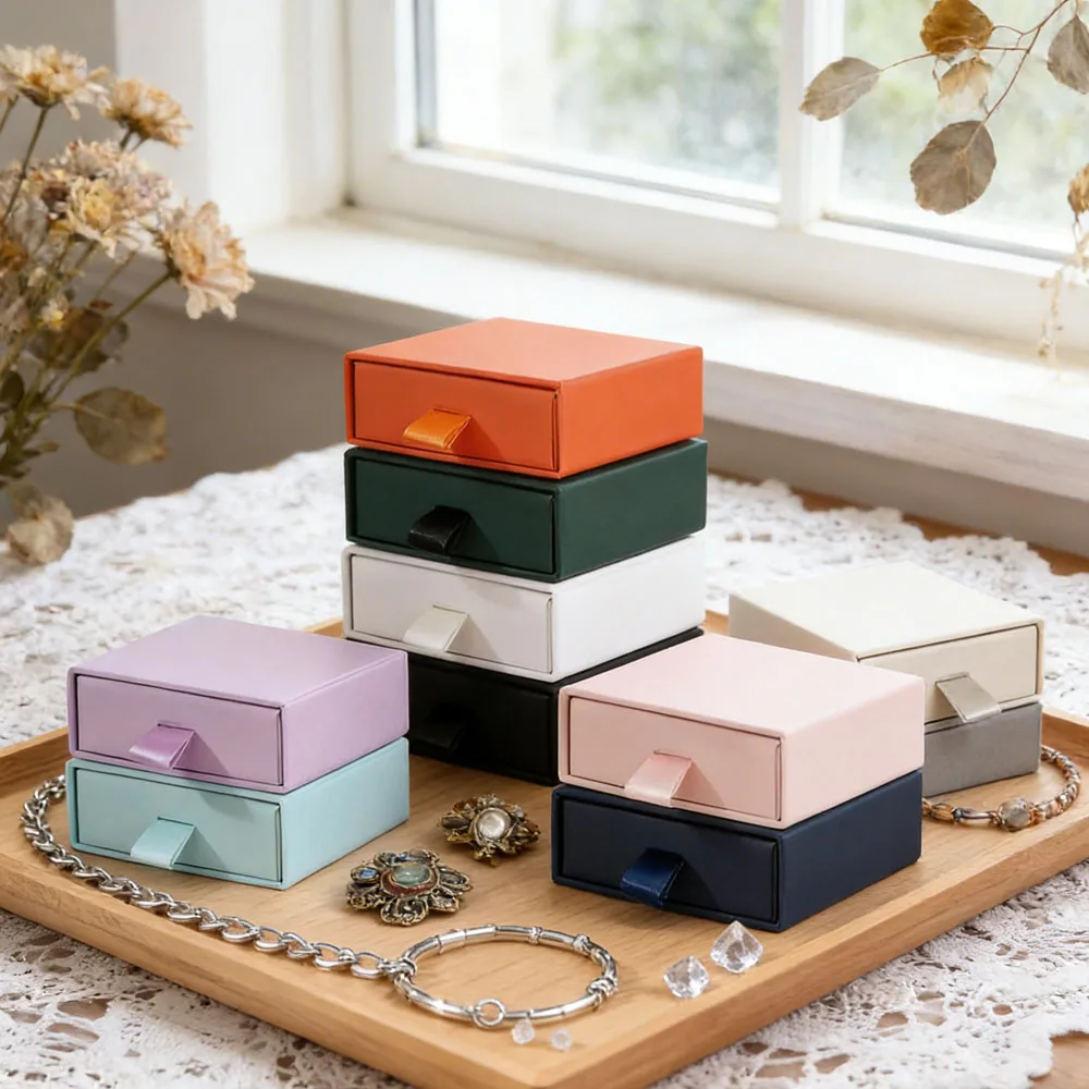 50pcs Lovely Jewelry Drawer Gift Box Ring Pendant Earrings Stud Necklace Packaging Organizer Kraft Paper Box 7x7x2.5cm Cardboard
50pcs Lovely Jewelry Drawer Gift Box Ring Pendant Earrings Stud Necklace Packaging Organizer Kraft Paper Box 7x7x2.5cm Cardboard