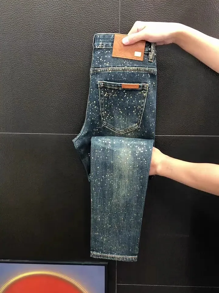 Высококачественные модные мужские джинсы: Новинка осени, прямой крой, сидячая посадка, не требуют глажки, антибактериальные
Высококачественные модные мужские джинсы: Новинка осени, прямой крой, сидячая посадка, не требуют глажки, антибактериальные