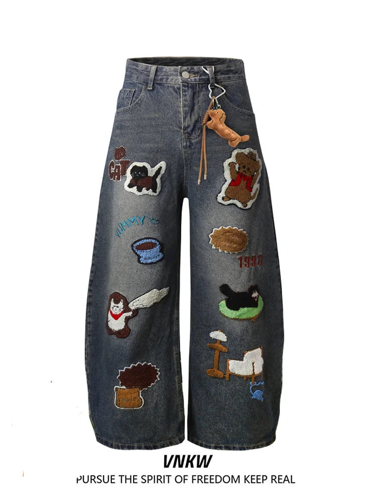 Мужские джинсы-кюлоты в стиле casual с мультяшной вышивкой, свободные, в уличном стиле, из денима, трендовые
Мужские джинсы-кюлоты в стиле casual с мультяшной вышивкой, свободные, в уличном стиле, из денима, трендовые