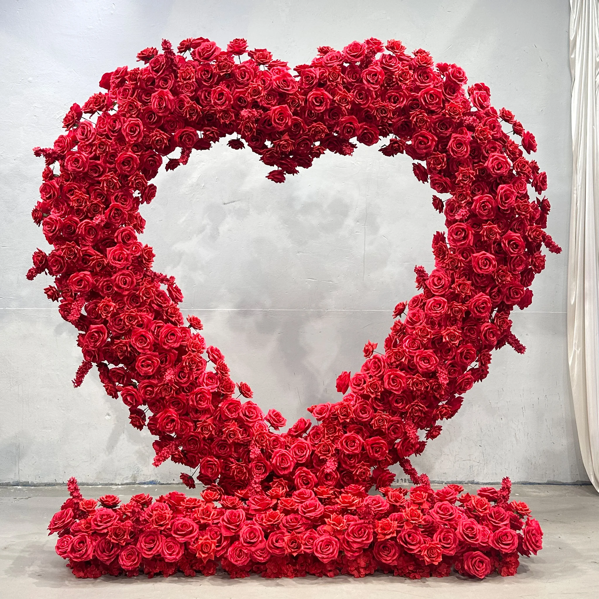 Wedding Red Heart-shaped Flower Stage Background Party Decoration Floral Arrangement Heart-shaped Frame Arch Decoration Flowers
Wedding Red Heart-shaped Flower Stage Background Party Decoration Floral Arrangement Heart-shaped Frame Arch Decoration Flowers