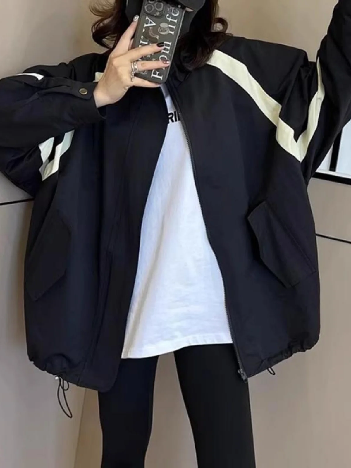 Повседневная женская куртка-бомбер на весну 2026 года, универсальная свободная модель с длинными рукавами и застежкой-молнией для города
Повседневная женская куртка-бомбер на весну 2026 года, универсальная свободная модель с длинными рукавами и застежкой-молнией для города