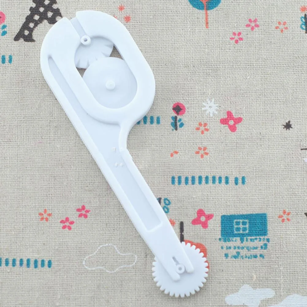 3PCS Cookie Cutters Fondant Tools Wheel Cutter Removable Designs H Pastry Cutter Cake Edge Fudge High Density Plastic
3PCS Cookie Cutters Fondant Tools Wheel Cutter Removable Designs H Pastry Cutter Cake Edge Fudge High Density Plastic