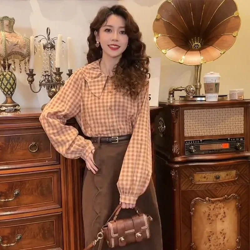 Popular Doll Collar Checkered Lantern Sleeve Shirt for Women's Spring Autumn New French Style Casual Retro Sweet Chic Shirt Top
Popular Doll Collar Checkered Lantern Sleeve Shirt for Women's Spring Autumn New French Style Casual Retro Sweet Chic Shirt Top