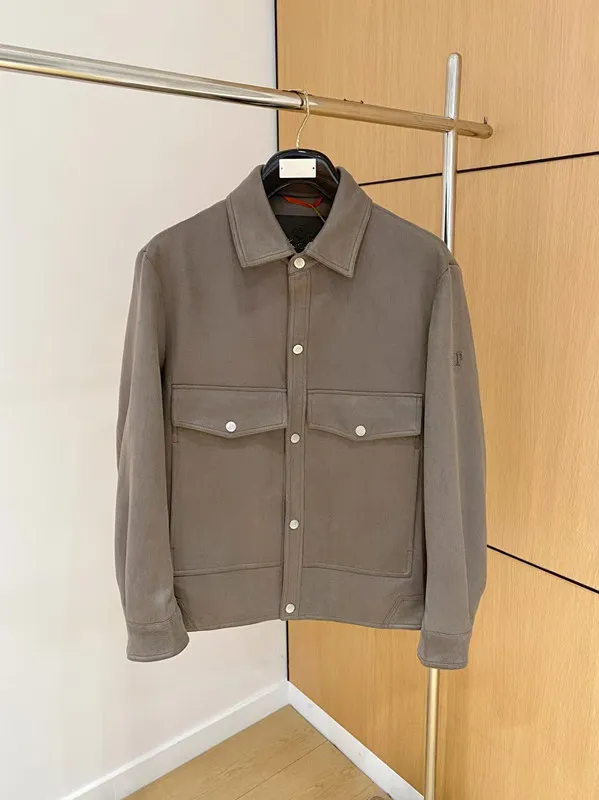 Light luxury men's clothing, Italian old money style LP 25S autumn and winter stand-up collar simple business casual jacket 
Light luxury men's clothing, Italian old money style LP 25S autumn and winter stand-up collar simple business casual jacket