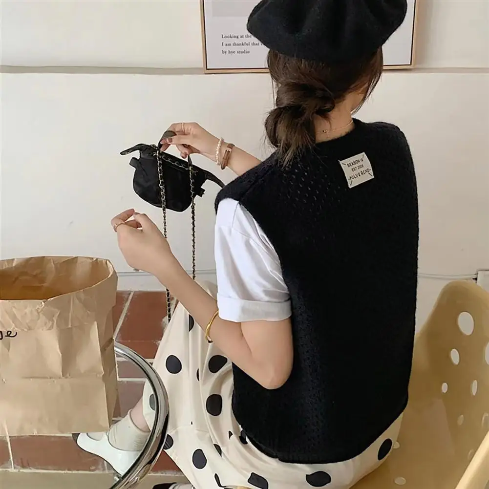 Lightweight Women Vest Elegant Japanese Style Knitwear Tank Top for Women Hollow Knitted Vest with O Neck Design Summer Solid
Lightweight Women Vest Elegant Japanese Style Knitwear Tank Top for Women Hollow Knitted Vest with O Neck Design Summer Solid