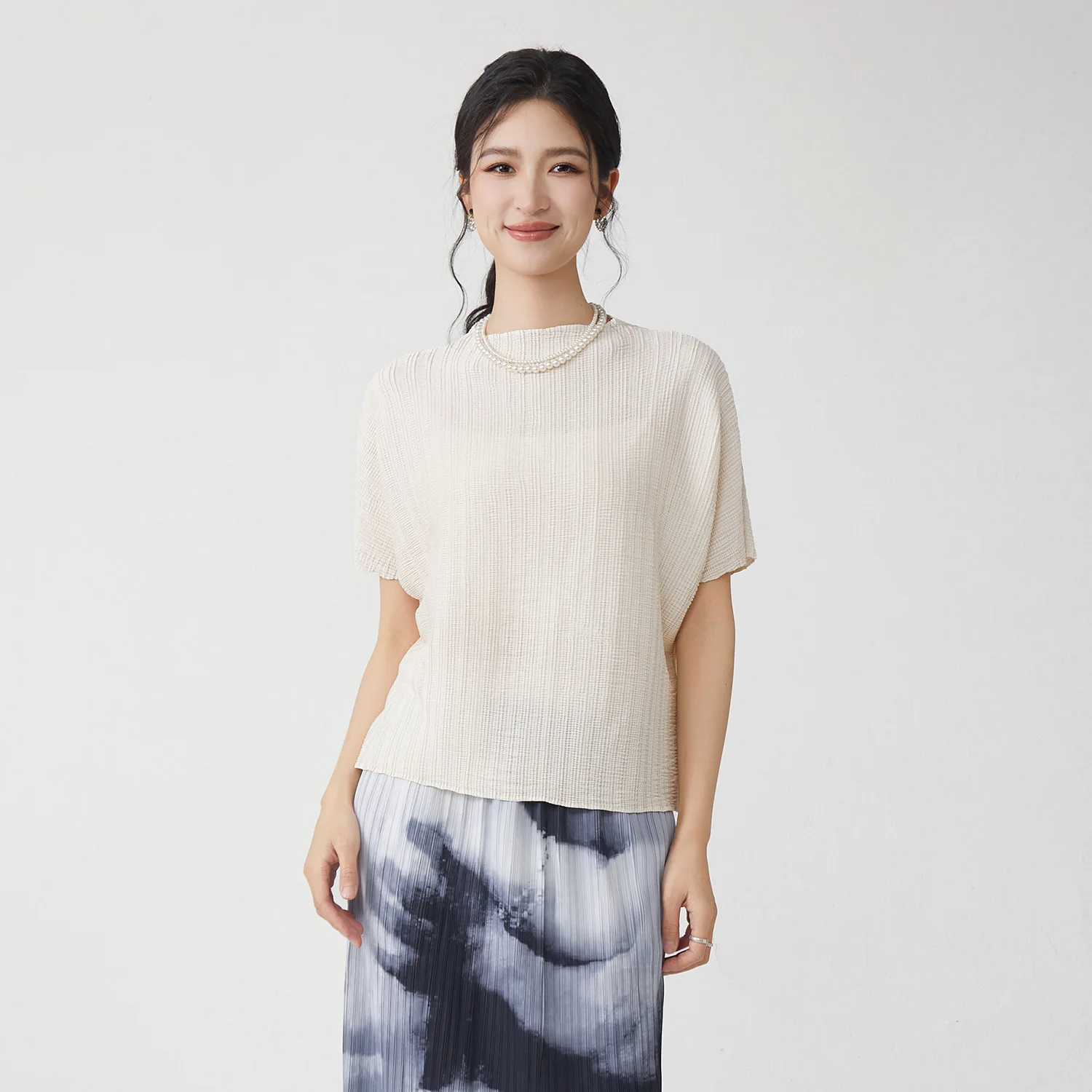 Women's Summer High-End Short-Sleeve T-Shirt, Stylish and Versatile, Loose Fit, Thin and Breathable Top, Miyake Top
Women's Summer High-End Short-Sleeve T-Shirt, Stylish and Versatile, Loose Fit, Thin and Breathable Top, Miyake Top