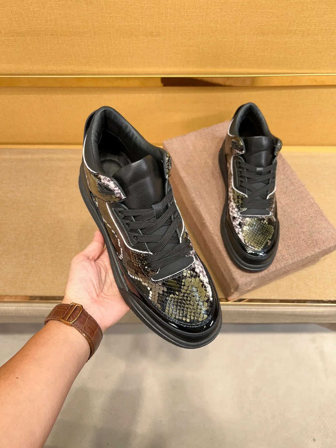 Men's genuine leather casual shoes - comfortable, breathable, high-top shoes, high-quality outdoor sports shoes
Men's genuine leather casual shoes - comfortable, breathable, high-top shoes, high-quality outdoor sports shoes