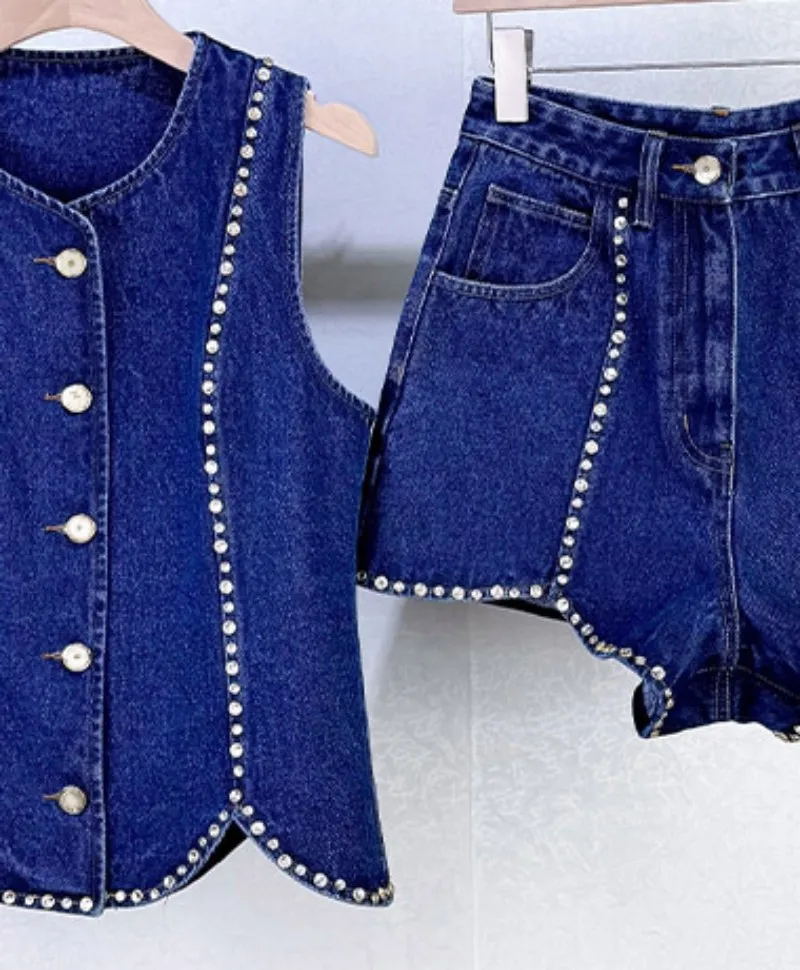 Diamond Decoration Women Vintage Denim Set Single Breasted Sleeveless Vest+ Zipper Shorts New Fashion Suit
Diamond Decoration Women Vintage Denim Set Single Breasted Sleeveless Vest+ Zipper Shorts New Fashion Suit