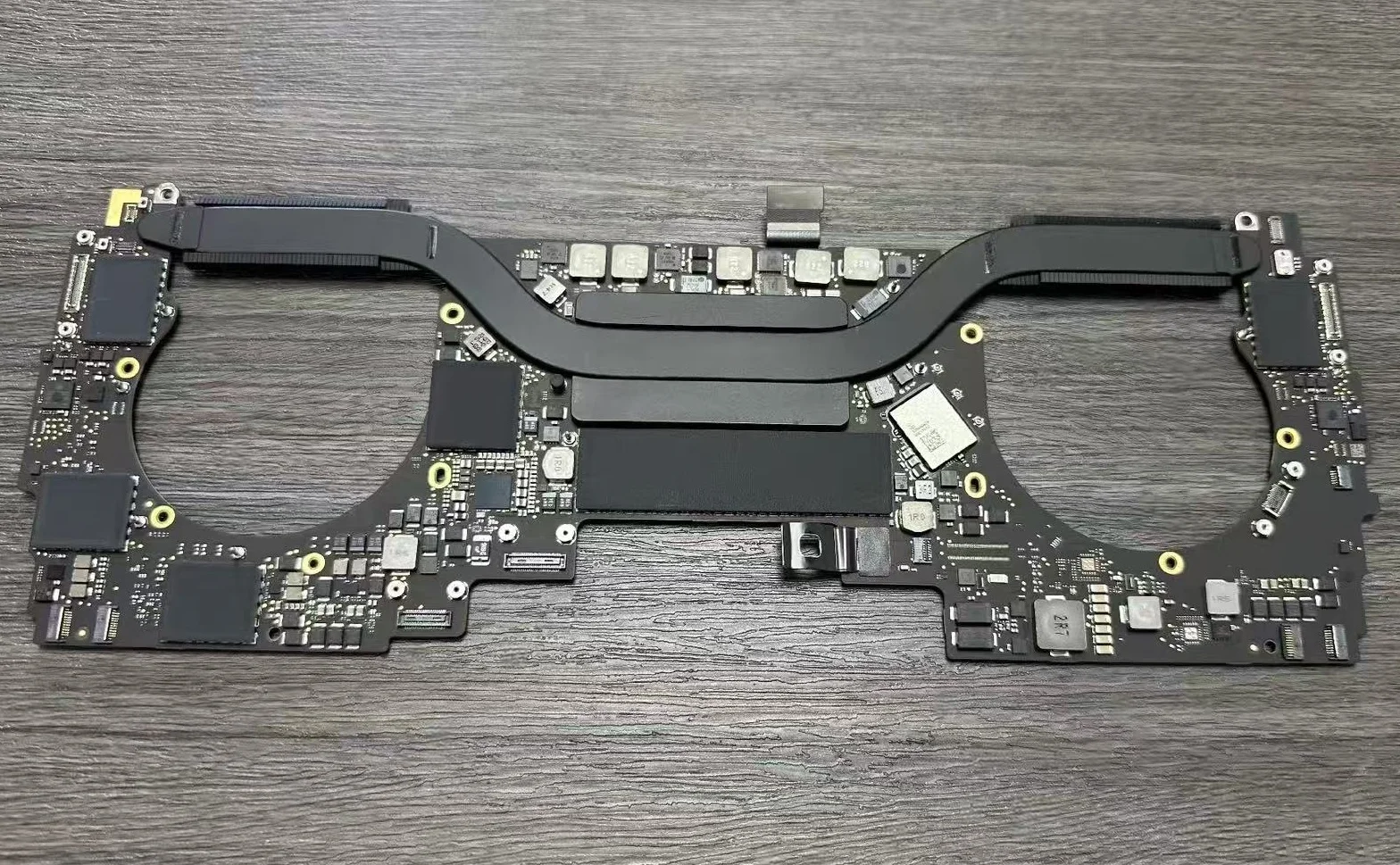 A1989 Fully Tested 820-00850-A Motherboard for MacBook Pro Retina 13 Logic Board A1989 2018 2019 Year MC 3214 MC 3358
A1989 Fully Tested 820-00850-A Motherboard for MacBook Pro Retina 13 Logic Board A1989 2018 2019 Year MC 3214 MC 3358