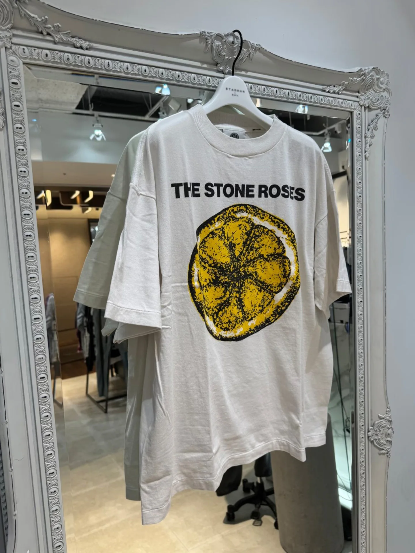 Saint Mx6 the Stone Roses Collaborative Unisex Loose Fit Short Sleeve T-Shirt round Neck Lettering Casual Cotton Top
Saint Mx6 the Stone Roses Collaborative Unisex Loose Fit Short Sleeve T-Shirt round Neck Lettering Casual Cotton Top