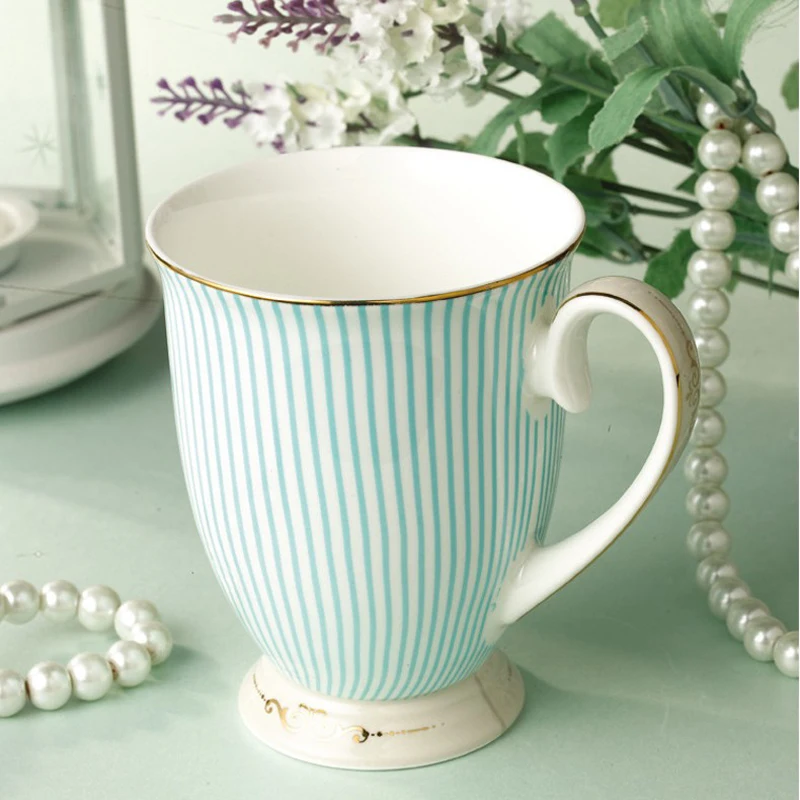 Elegant Tea cups British Purified Ceramic Cups Bone China Blue Stripes Coffee cup Golden Pattern Fashion Unique Design Goblet
Elegant Tea cups British Purified Ceramic Cups Bone China Blue Stripes Coffee cup Golden Pattern Fashion Unique Design Goblet