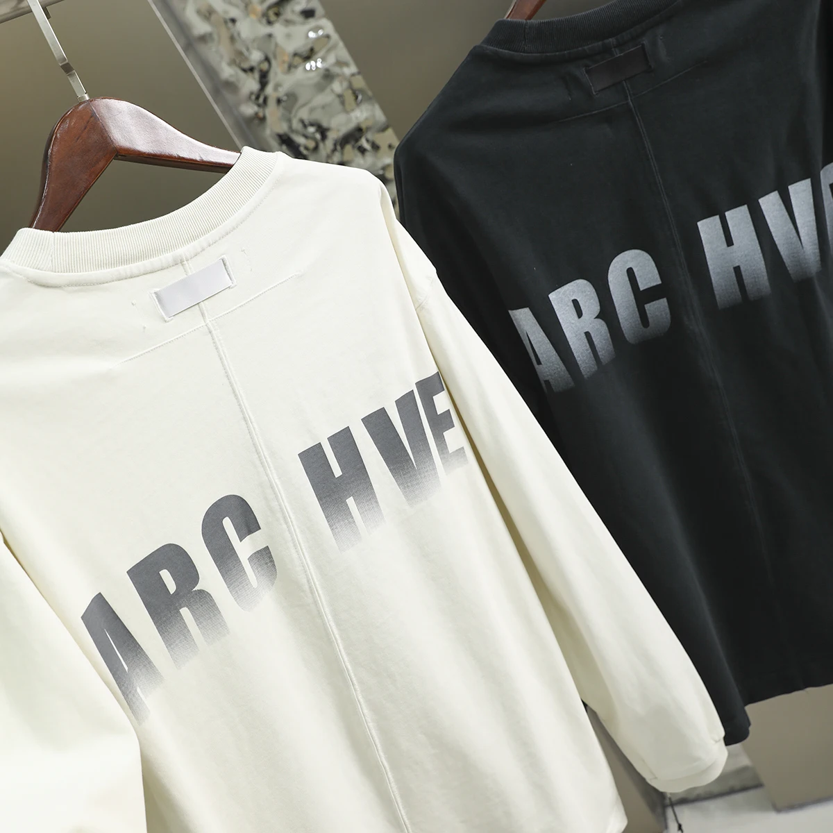 Мужская базовая универсальная футболка с длинным рукавом из плотного длинноволокнистого хлопка, осенне-зимний базовый слой, однотонная.
Мужская базовая универсальная футболка с длинным рукавом из плотного длинноволокнистого хлопка, осенне-зимний базовый слой, однотонная.