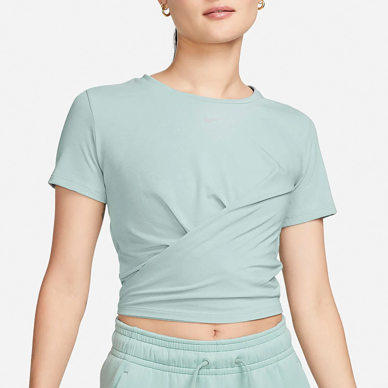 Женская повседневная спортивная футболка Nike Authentic с коротким рукавом DD4922-309
Женская повседневная спортивная футболка Nike Authentic с коротким рукавом DD4922-309