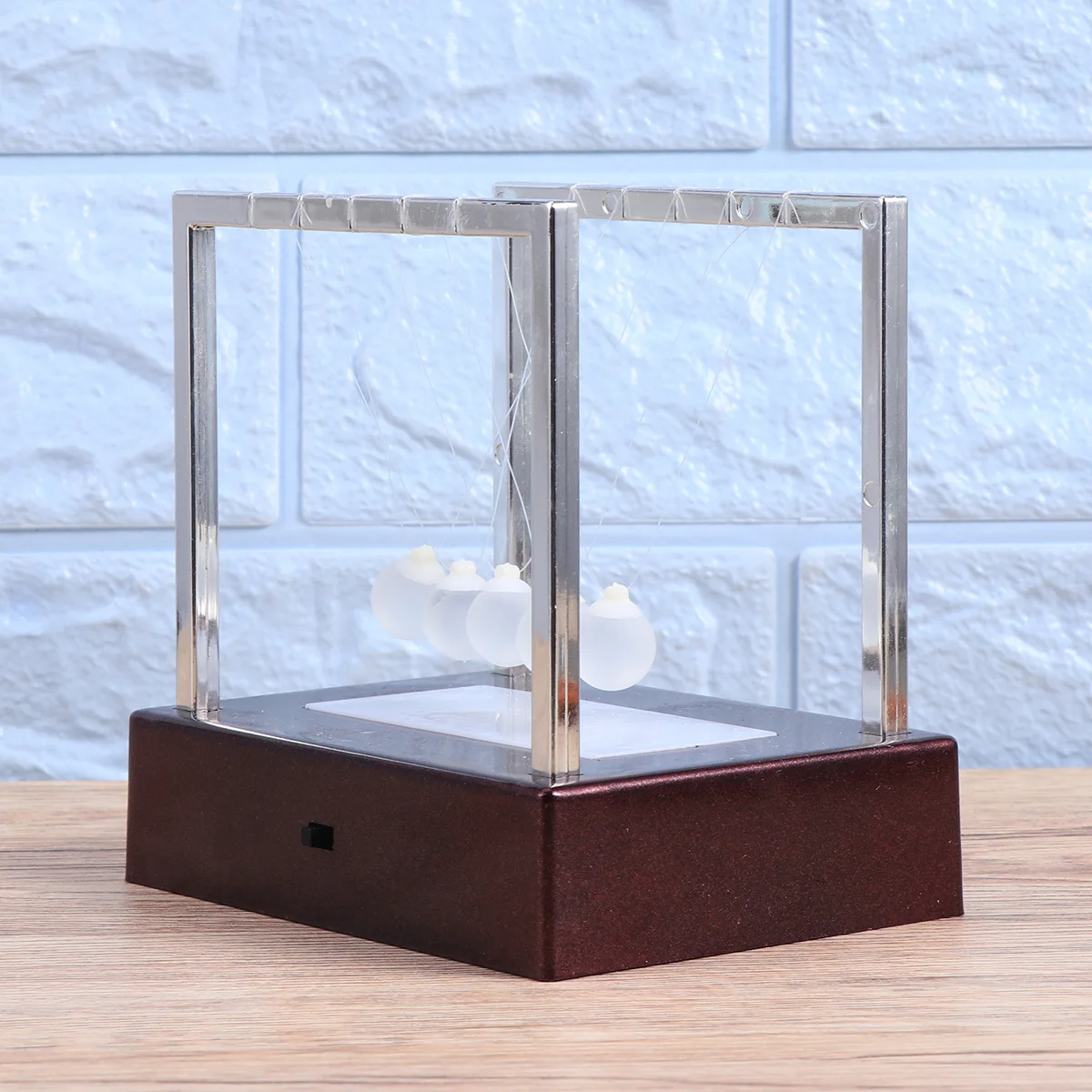 Украшения Черный маятник Наука Домашний декор со световым качающимся столом Металлический шар Настольный баланс 
Украшения Черный маятник Наука Домашний декор со световым качающимся столом Металлический шар Настольный баланс