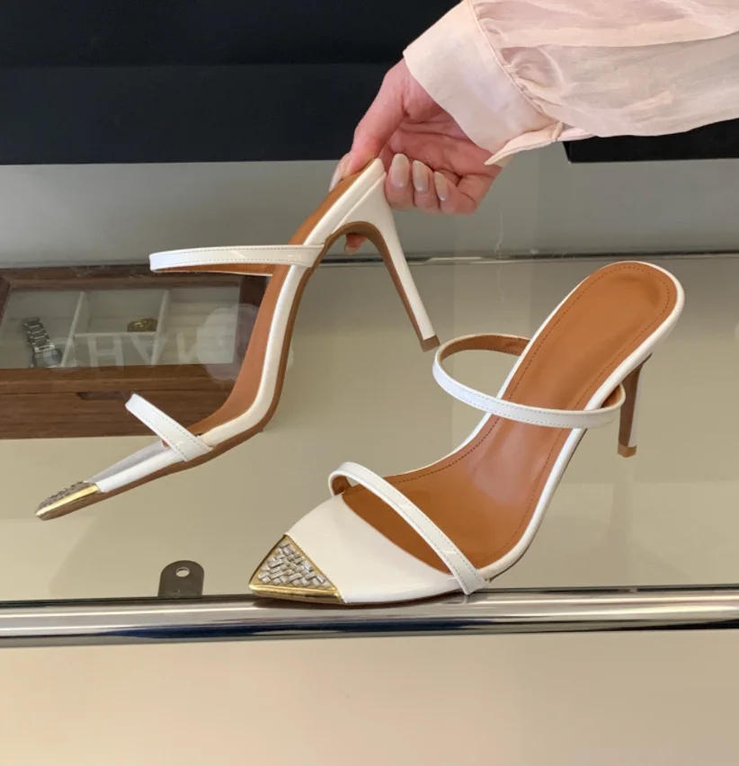 AIYKAZYSDL Pointed Toe Crystal Rhinestone Cut Out Heel Slides Mules Sandals Wedding Shoes Casual Beach Platform Heel Pumps
AIYKAZYSDL Pointed Toe Crystal Rhinestone Cut Out Heel Slides Mules Sandals Wedding Shoes Casual Beach Platform Heel Pumps