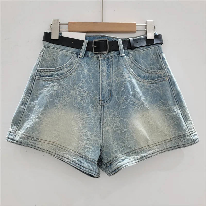Retro Heavy-duty Flower Embroidered Shorts For Women Fashion And Versatile Denim Shorts 2025 Summer New High Waist A-line Shorts
Retro Heavy-duty Flower Embroidered Shorts For Women Fashion And Versatile Denim Shorts 2025 Summer New High Waist A-line Shorts