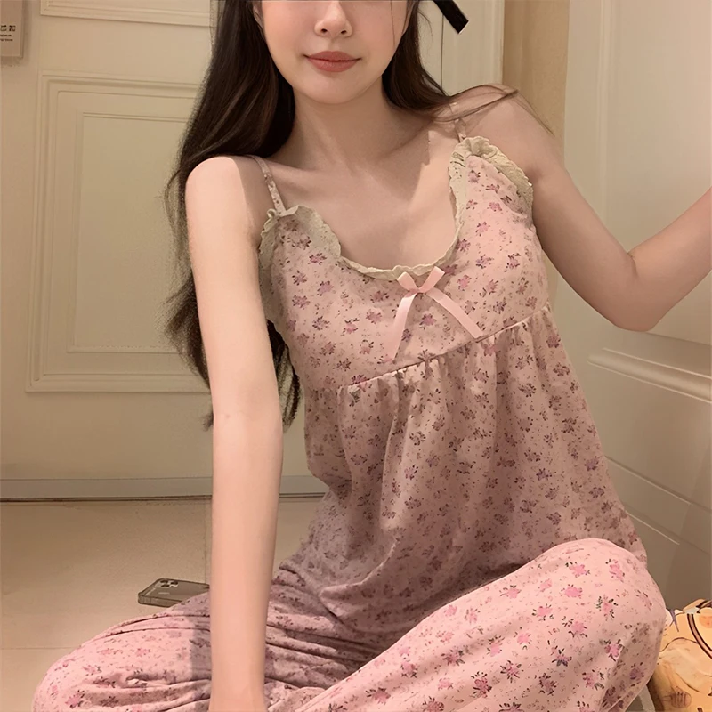 Floral Lace V-neck Suspender Pants Short Sleeve Pajamas Women's Summer 2024 New Loungewear Set With Chest Pads
Floral Lace V-neck Suspender Pants Short Sleeve Pajamas Women's Summer 2024 New Loungewear Set With Chest Pads