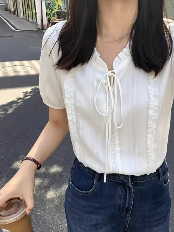 White Ruffle Collar Short Sleeve Shirt Women Summer Outerwear Luxury Sensation Age Reduction Fashionable Top Buttoned Design
White Ruffle Collar Short Sleeve Shirt Women Summer Outerwear Luxury Sensation Age Reduction Fashionable Top Buttoned Design
