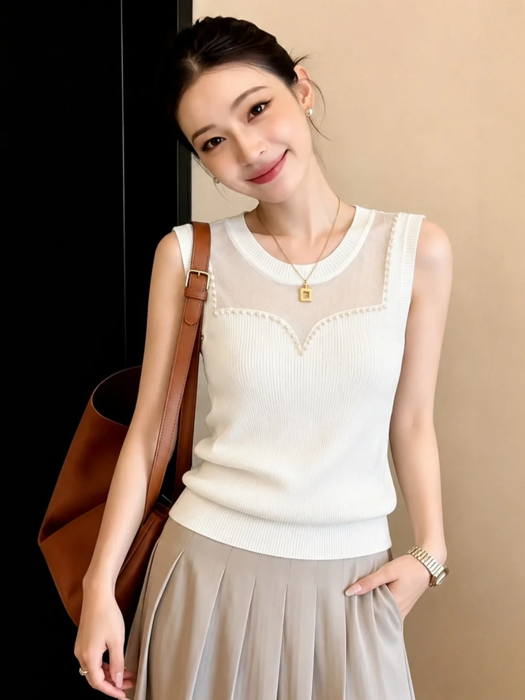 Elegant Knitted Slim Fit Vest Women's Fashionable Summer Top Button Design Embellished with Beads Korean Style Straight Cut
Elegant Knitted Slim Fit Vest Women's Fashionable Summer Top Button Design Embellished with Beads Korean Style Straight Cut