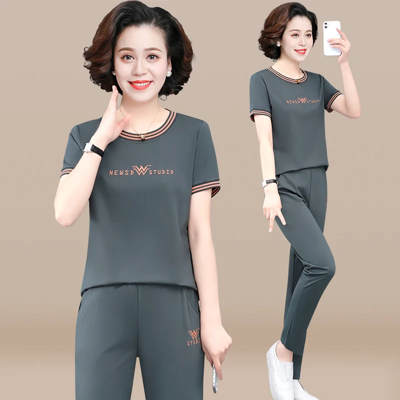 Повседневный спортивный комплект для женщин среднего возраста: летняя новинка, свободная футболка с коротким рукавом, удобный и дышащий топ
Повседневный спортивный комплект для женщин среднего возраста: летняя новинка, свободная футболка с коротким рукавом, удобный и дышащий топ