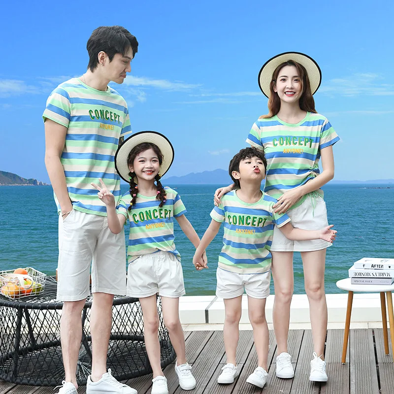 2025 Summer Family Matching Cotton Tee Shirts Parent-child Matching Clothing Mother Father and Daughter Son Tops and Shorts Sets
2025 Summer Family Matching Cotton Tee Shirts Parent-child Matching Clothing Mother Father and Daughter Son Tops and Shorts Sets
