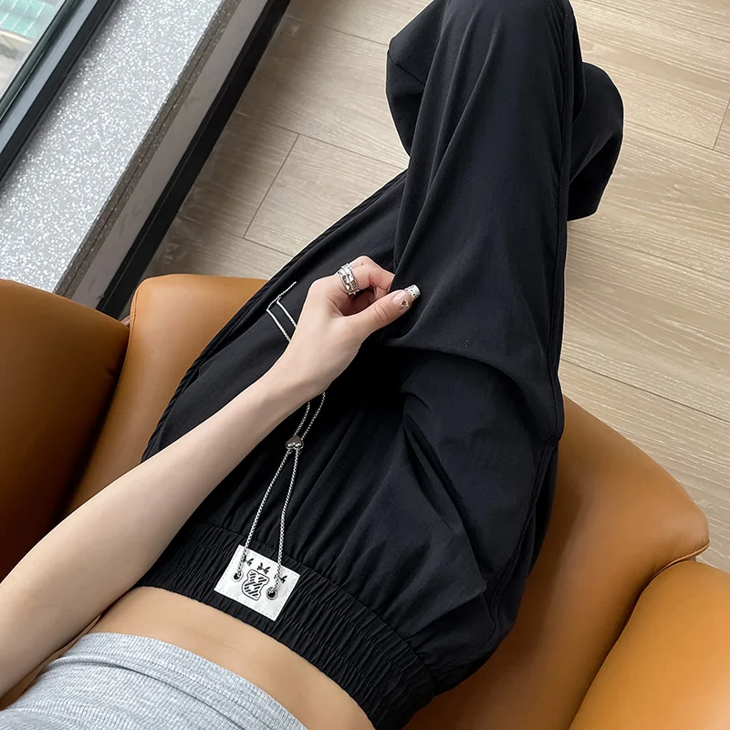 Летние тонкие спортивные брюки из ледяного шелка, быстросохнущие, свободного кроя, трикотажные, в стиле харем, повседневные, с высокой талией, длиной 7/8, из нейлона.
Летние тонкие спортивные брюки из ледяного шелка, быстросохнущие, свободного кроя, трикотажные, в стиле харем, повседневные, с высокой талией, длиной 7/8, из нейлона.