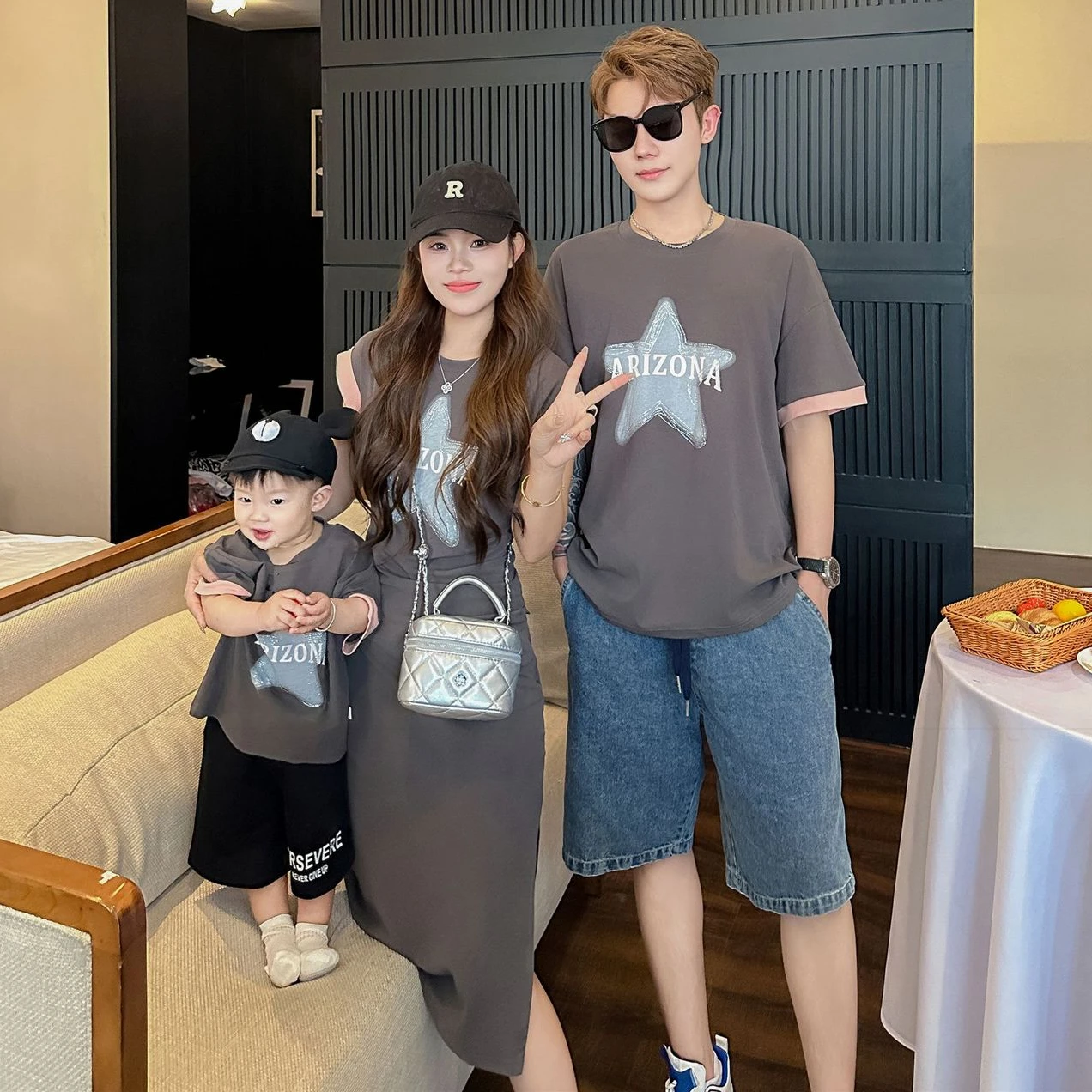 2024 Summer Clothes for The Whole Family Look Dad Son Matching Equal T Shirts Mom Daughter Same Dress Newborn Bodysuit Romper
2024 Summer Clothes for The Whole Family Look Dad Son Matching Equal T Shirts Mom Daughter Same Dress Newborn Bodysuit Romper