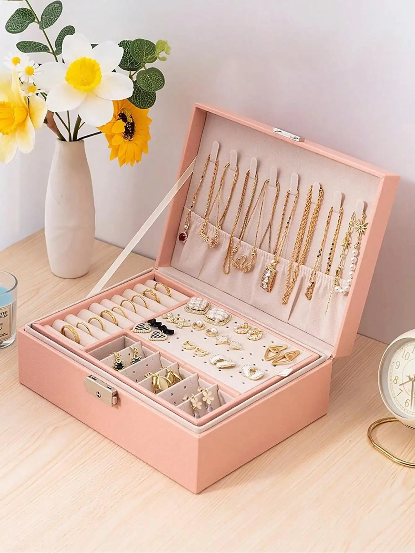 1pc Jewelry Storage Box, Large Capacity PU Leather Jewelry Organizer, Can Store Rings, Pendants, Earrings, Necklaces, Bracelets, Watches, Lipsticks, Nail Care Items, Perfect For Organizing Various Jewelry, Modern Style
1pc Jewelry Storage Box, Large Capacity PU Leather Jewelry Organizer, Can Store Rings, Pendants, Earrings, Necklaces, Bracelets, Watches, Lipsticks, Nail Care Items, Perfect For Organizing Various Jewelry, Modern Style