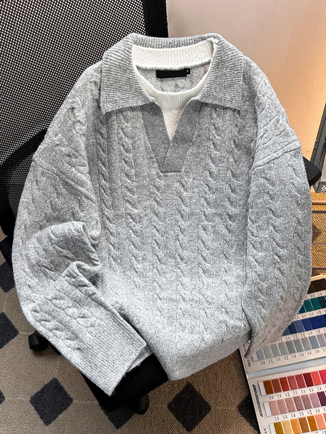 Мужской вязаный свитер-обманка в американском стиле, однотонный, весенне-осенний, модный, универсальный, из крученой пряжи
Мужской вязаный свитер-обманка в американском стиле, однотонный, весенне-осенний, модный, универсальный, из крученой пряжи