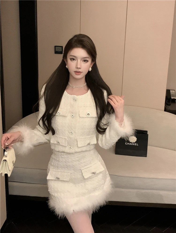 Korean Fashion Autumn New Women 2 Piece Skirt Sets Fur Splicing O Neck Long Sleeve Slim Jacket + High Waist A Line Mini Skirt
Korean Fashion Autumn New Women 2 Piece Skirt Sets Fur Splicing O Neck Long Sleeve Slim Jacket + High Waist A Line Mini Skirt