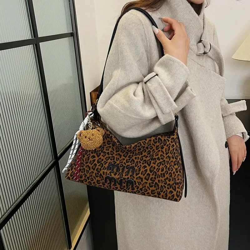 Женская красивая сумочка привлекательного вида для садовых вечеринок и уличных вечеринок, очаровательная
Женская красивая сумочка привлекательного вида для садовых вечеринок и уличных вечеринок, очаровательная