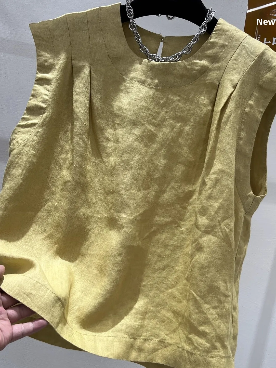 Summer New Loose Cotton Linen Svel round Ne Vest Big Size Women Casual Loose Top Folded Pure Color Women's T-irt
Summer New Loose Cotton Linen Svel round Ne Vest Big Size Women Casual Loose Top Folded Pure Color Women's T-irt