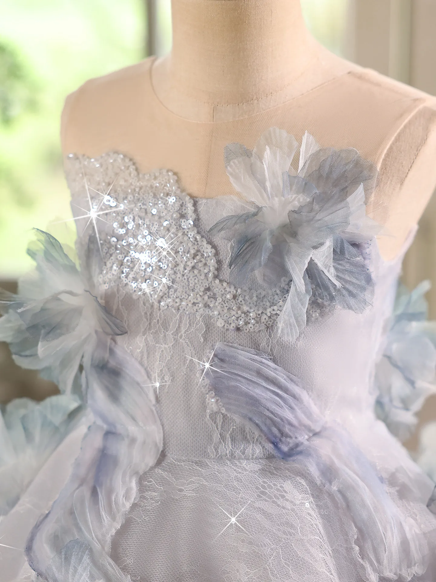 Custom Flower Girl Dress Silver Gray Applique with Sequins Beads Lace-up Back Girls Party Dress Real Pictures فساتين بن
Custom Flower Girl Dress Silver Gray Applique with Sequins Beads Lace-up Back Girls Party Dress Real Pictures فساتين بن