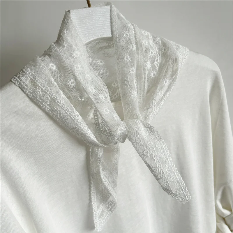 Новинка 2025 года, зимний женский кружевной треугольный однотонный маленький шелковый шарф на весну и осень, универсальная белая повязка на голову с вышивкой, шаль
Новинка 2025 года, зимний женский кружевной треугольный однотонный маленький шелковый шарф на весну и осень, универсальная белая повязка на голову с вышивкой, шаль