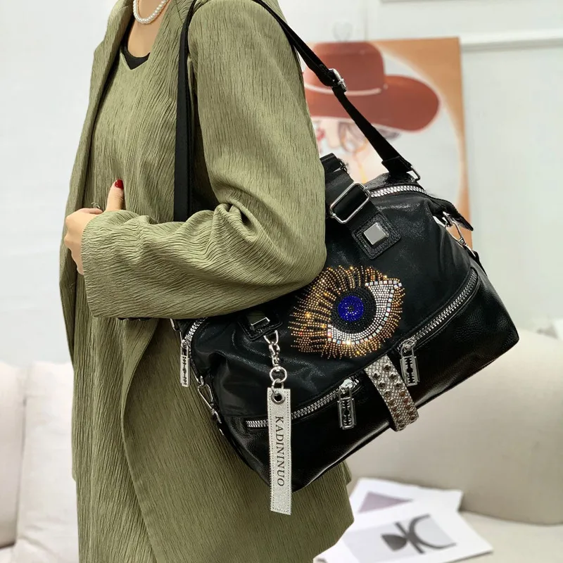 A new single-shoulder large-capacity fashionable diamond-encrusted, big-eyed casual hand-held crossbody tote bag for women 2025
A new single-shoulder large-capacity fashionable diamond-encrusted, big-eyed casual hand-held crossbody tote bag for women 2025