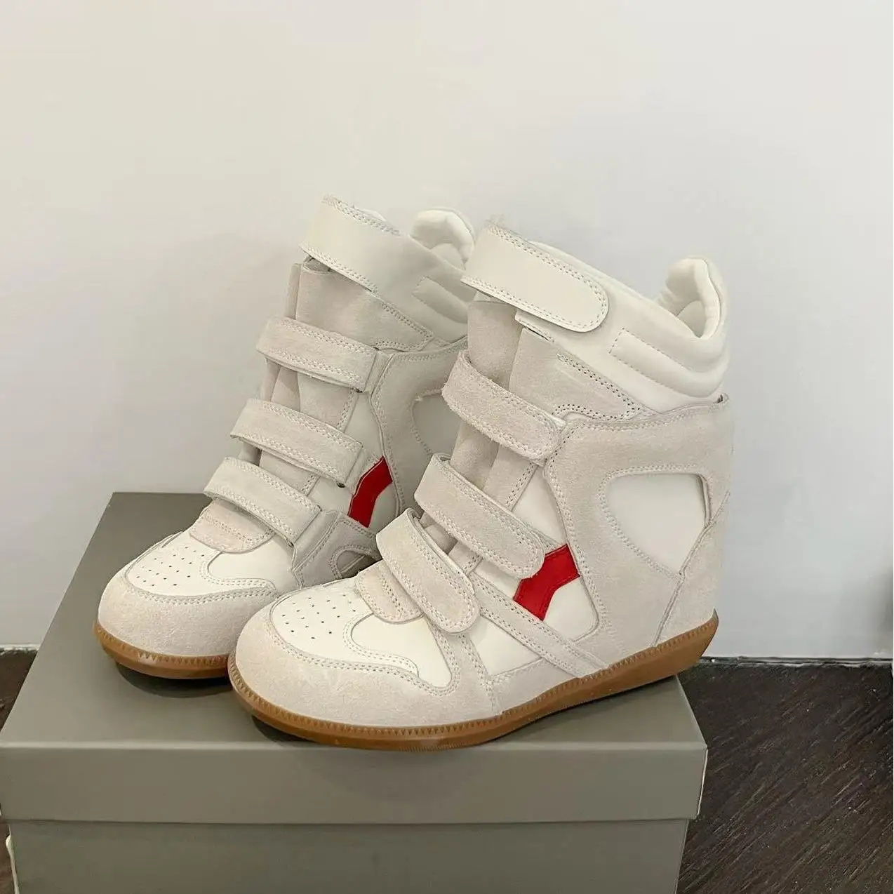 Women's High Top Sneakers Magic Tape Leather Shoes Increased Height 7cm Casual Style round Toe Rubber Sole Comfortable Spring...
Women's High Top Sneakers Magic Tape Leather Shoes Increased Height 7cm Casual Style round Toe Rubber Sole Comfortable Spring...