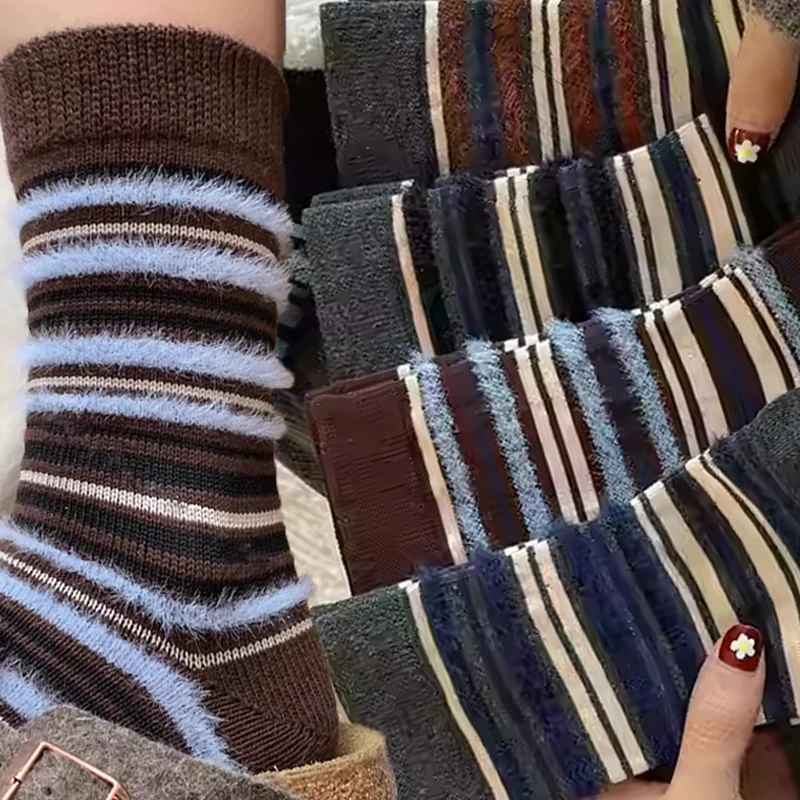 Autumn and Winter Socks Women's Mid Retro Color Blocked Stripe Soft Mink Plush Middle Tube Socks Korean Girl Thicken Stockings
Autumn and Winter Socks Women's Mid Retro Color Blocked Stripe Soft Mink Plush Middle Tube Socks Korean Girl Thicken Stockings